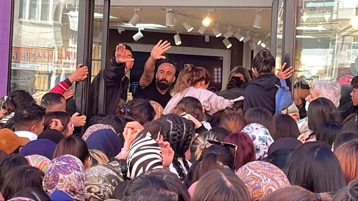 karamanda acilista izdiham d6C3ZHiC