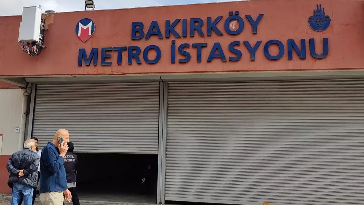 bakirkoyde metro istasyonunda yolcu raylara atlayarak intihar etti 55aswifa.jpg