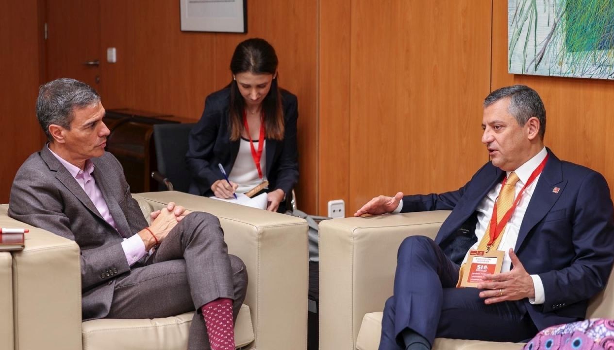 ozgur ozel ispanya basbakani sanchez ile gorustu VXHOhBiO