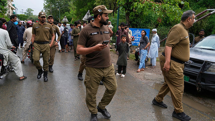 pakistanda katliam gibi kaza cok sayida olu ve yarali jc3jTkYb.jpg