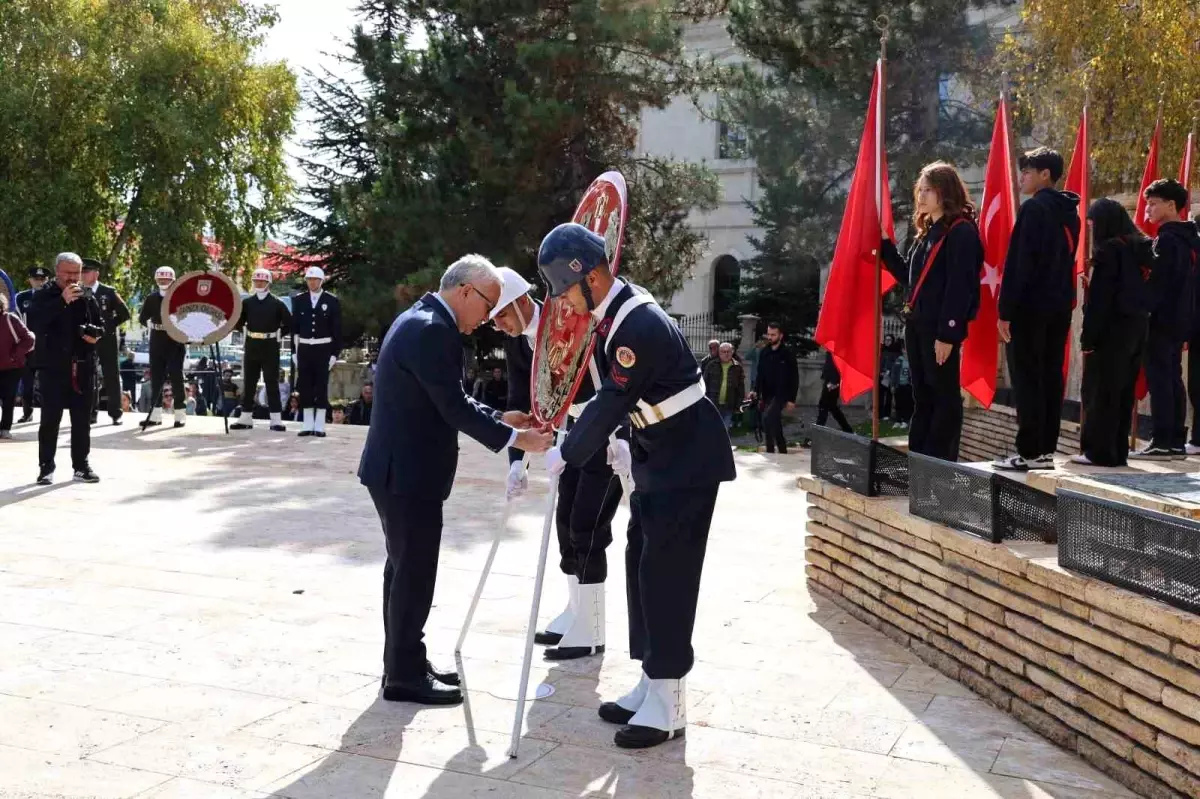 sivasta cumhuriyet bayrami toreni ve fidan dagitimi HSGMiZkC.jpg